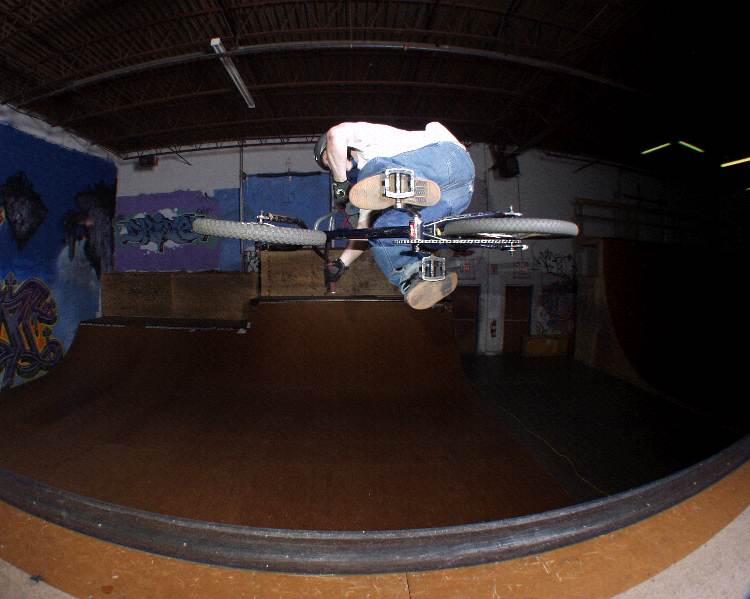 PB051100.jpgw750h599