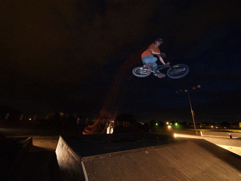 20050704_FireworksBikes_089.jpgw800h600