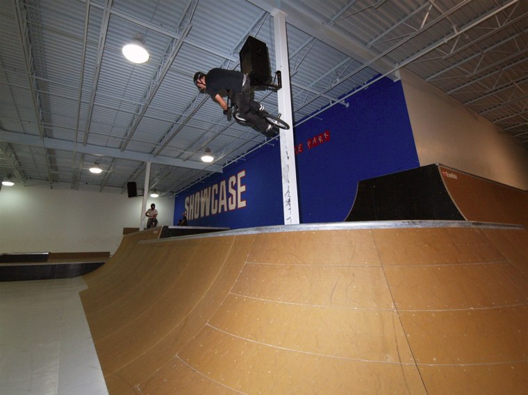 20060825_LucasHastayShowcase_21.jpgw760h569