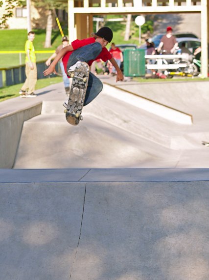 20060505_MoundSkate_060.jpgw427h570