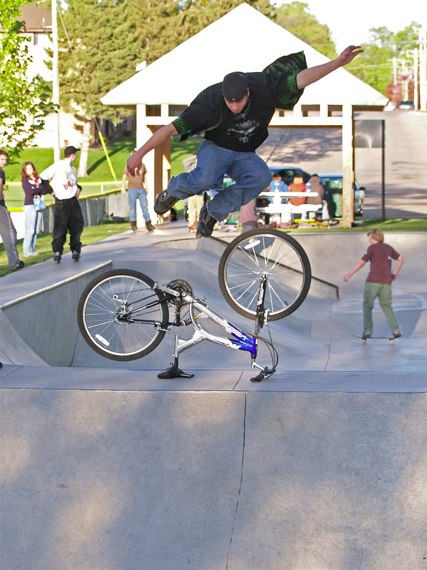 20060505_MoundSkate_230.jpgw427h570