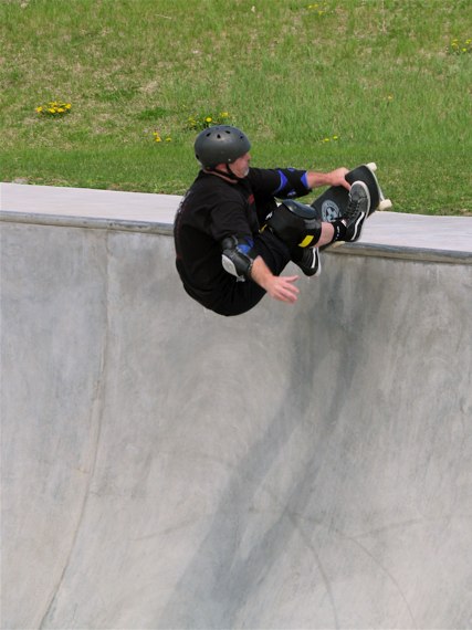 20060506_EdinaSkateboard_150.jpgw427h570