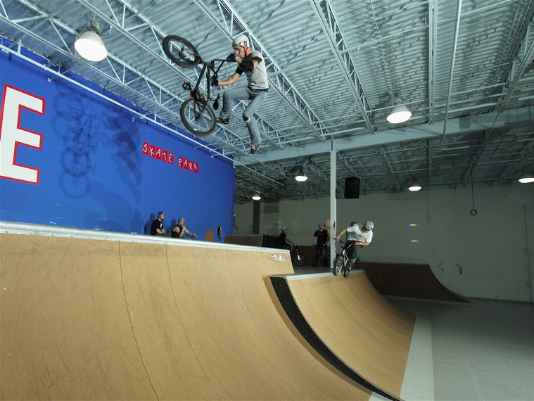 20061125_ShowcaseBikes_26.jpgw759h570