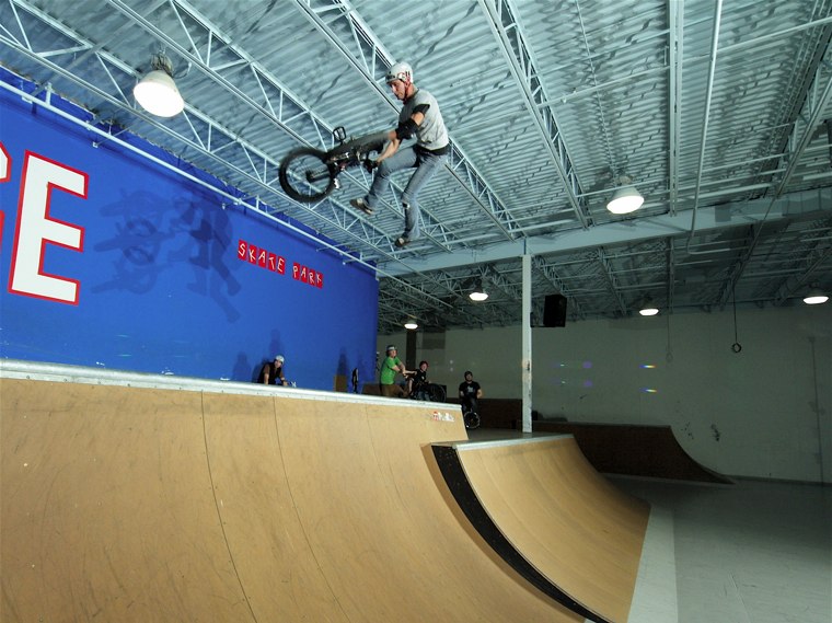 20061125_ShowcaseBikes_37.jpgw760h569