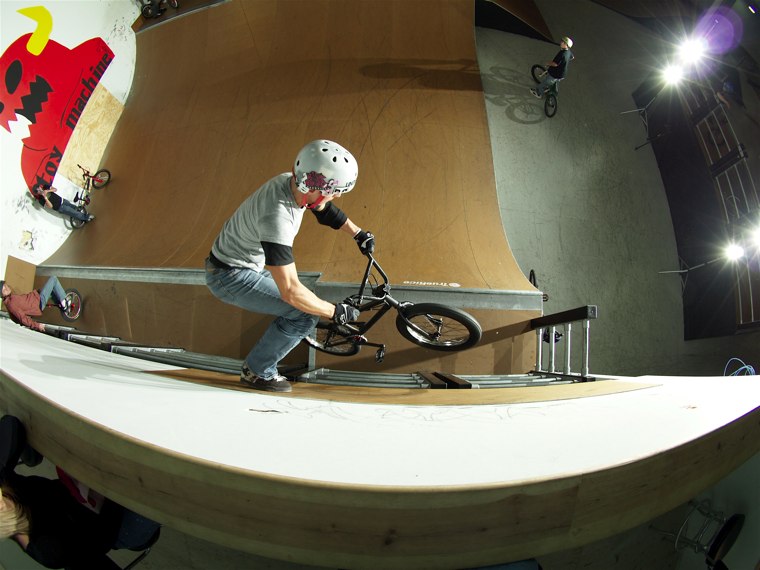 20061125_ShowcaseBikes_89.jpgw760h570