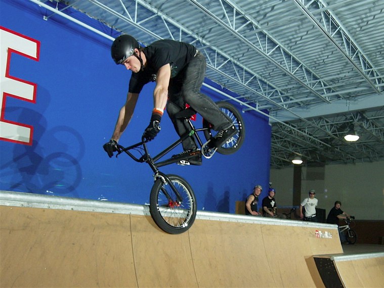 20061125_ShowcaseBikes_14.jpgw759h570