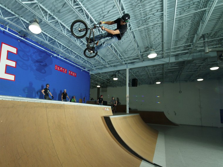 20061125_ShowcaseBikes_41.jpgw760h569