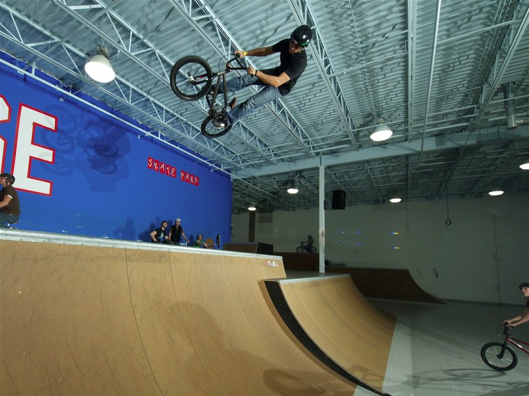 20061125_ShowcaseBikes_45.jpgw760h569