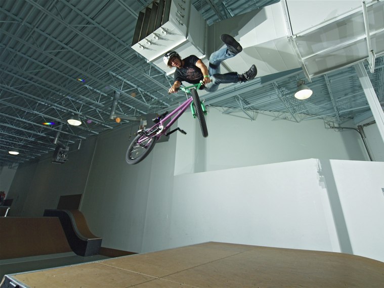20060901_ShowcaseBikes_074.jpgw759h570