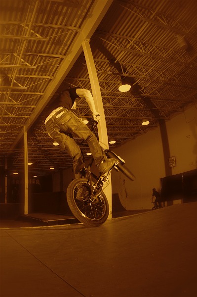 20070407_ShowcaseBMX_142.jpgw399h600