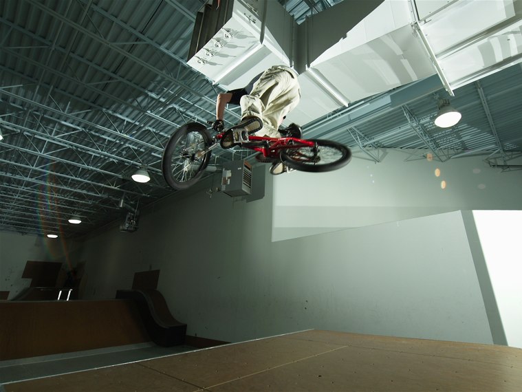 20070114_ShowcaseBikes_046.jpgw759h570