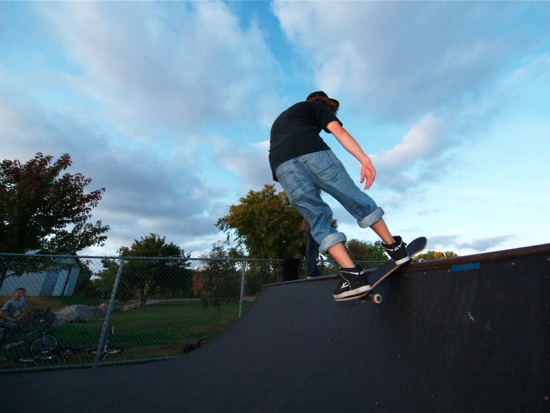 20080927_HutchinsonSkate_124.jpgw799h600
