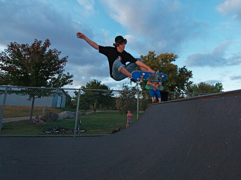 20080927_HutchinsonSkate_129.jpgw800h599