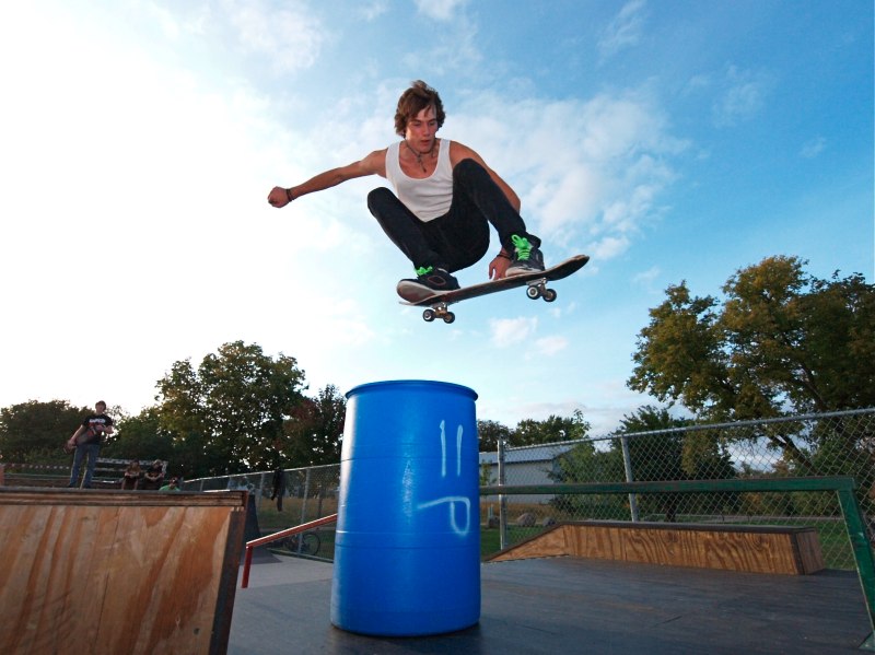 20080927_HutchinsonSkate_080.jpgw800h599