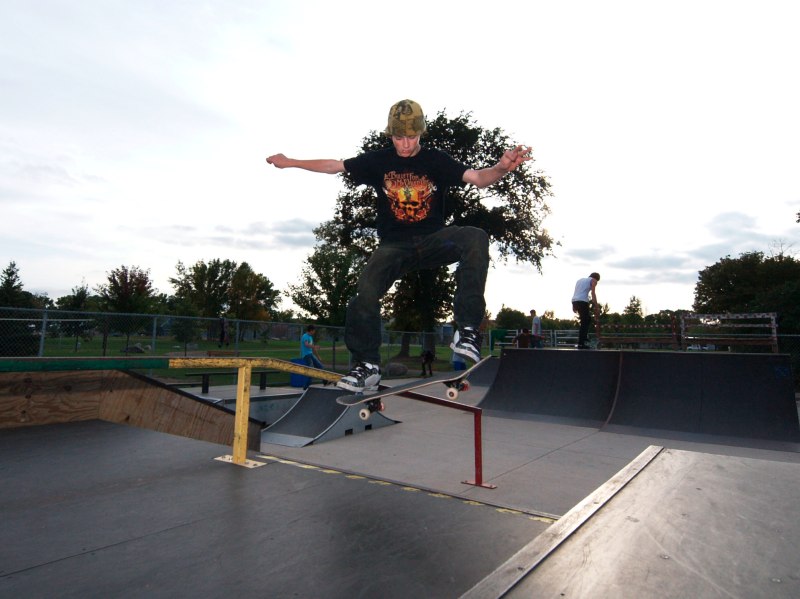 20080927_HutchinsonSkate_021.jpgw800h599